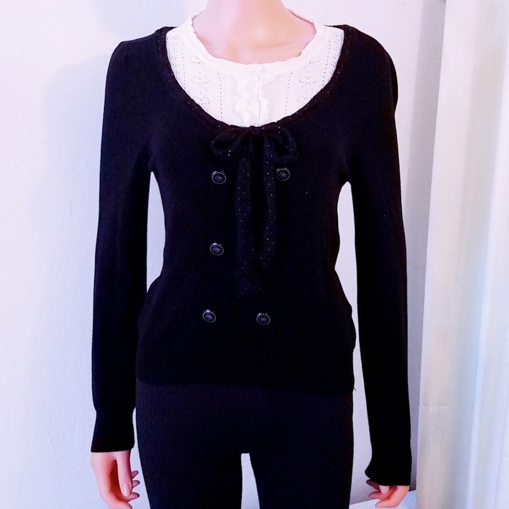 #O Soup Crewneck Scalloped Sweater Small Black & White